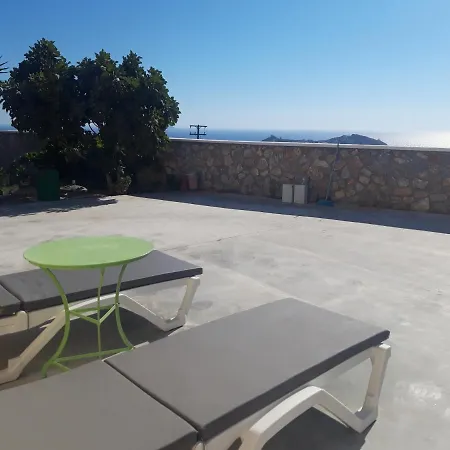 Aiolos Bed & Breakfast *